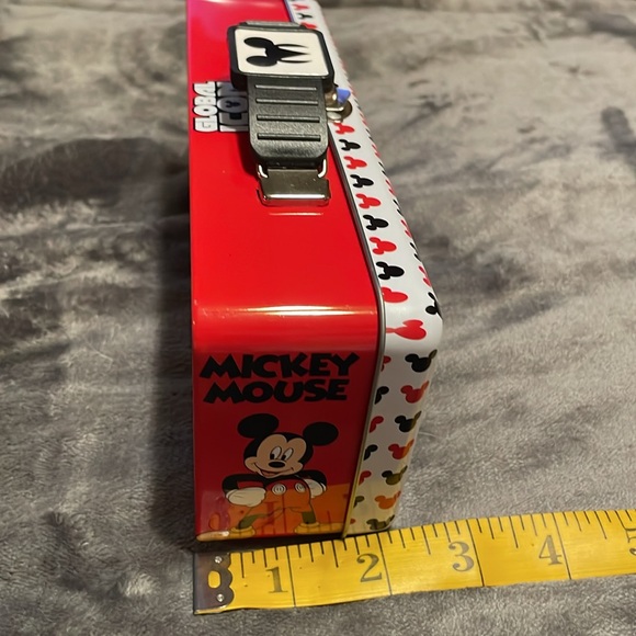 NWT’s Mickey Mouse global icon tin toolbox- w/black plastic handle - Picture 9 of 10